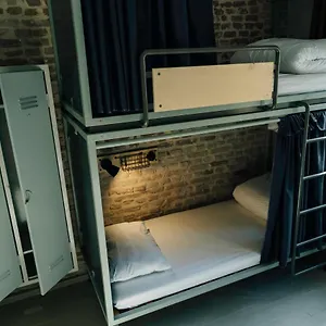  Hostel Flaneur